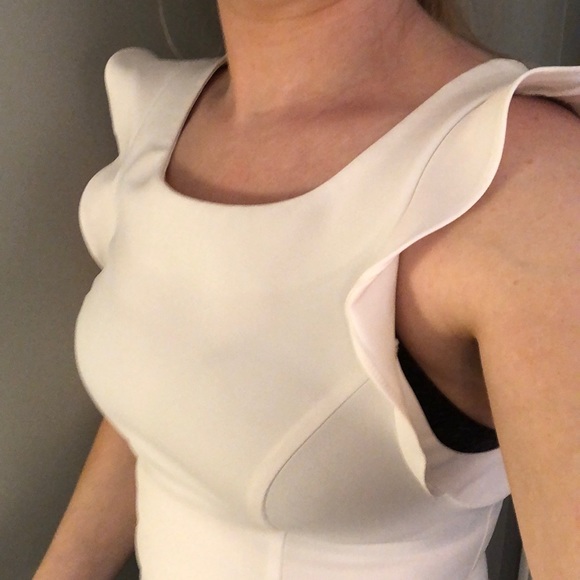 Beautiful white ruffle cap sleeve top. - Picture 4 of 8